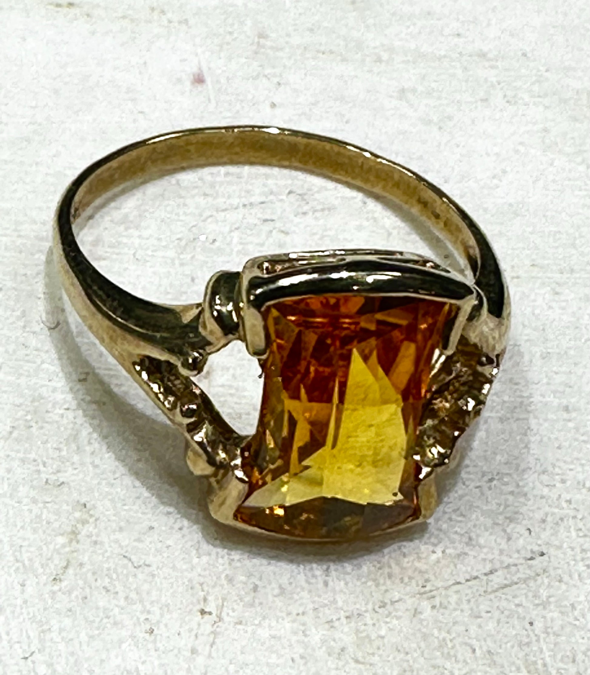 Citrine 14k Yellow Gold Vintage Ring, prong set ring. Size 8.5, 3.3 grams Nice Art Deco Piece