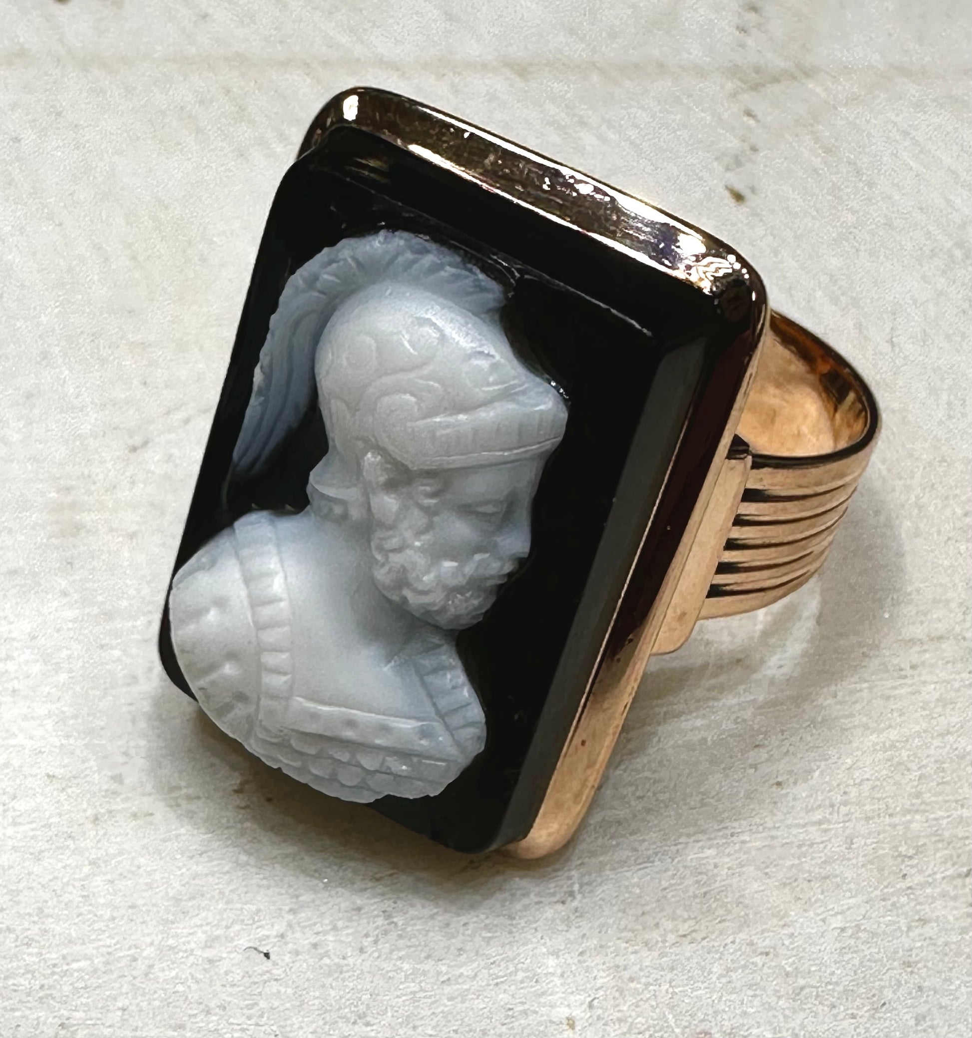 Antique 10k Rose Gold Black and White Agate Cameo Ring Size 7 9.6 Grams