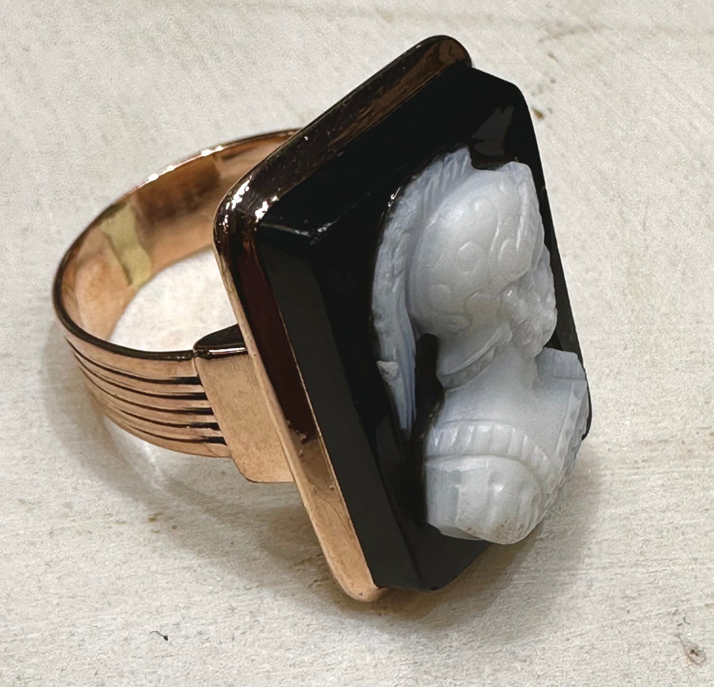 Antique 10k Rose Gold Black and White Agate Cameo Ring Size 7 9.6 Grams